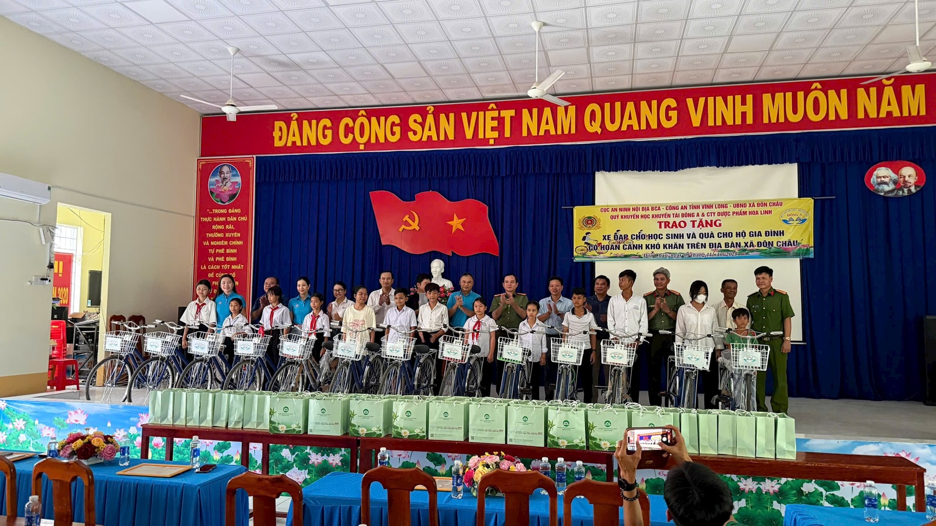 Cục An ninh nội địa phối hợp với công an tỉnh Vĩnh Long, công an TP.Cần Thơ làm công tác xã hội 