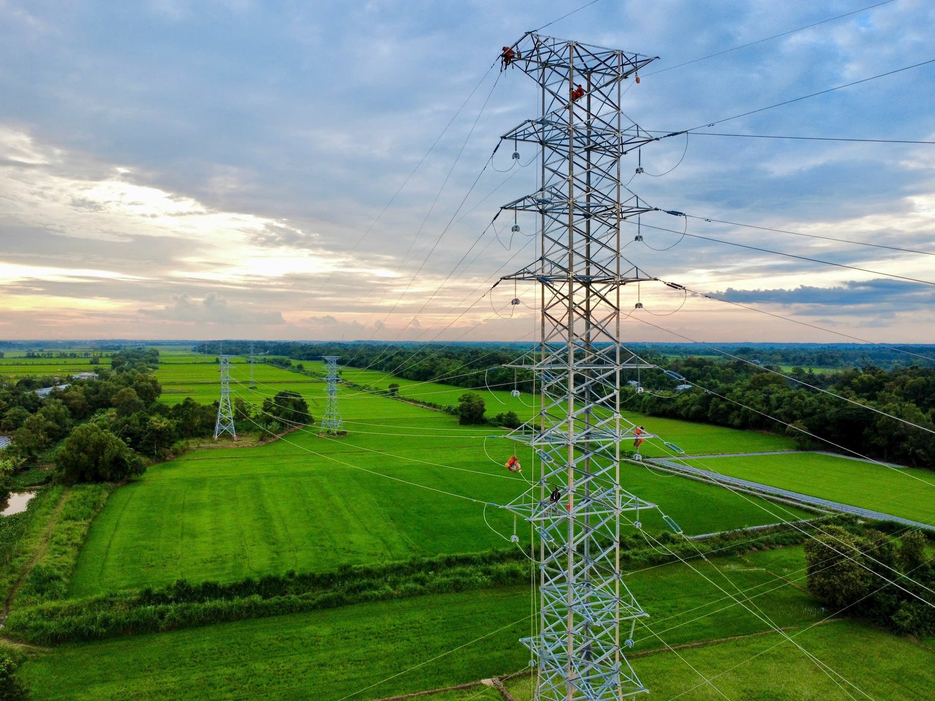 EVNSPC đóng điện giai đoạn 2 dự án “Lộ ra 110kV trạm 220kV Duyên Hải, tỉnh Vĩnh Long” trong tháng 10.2025
