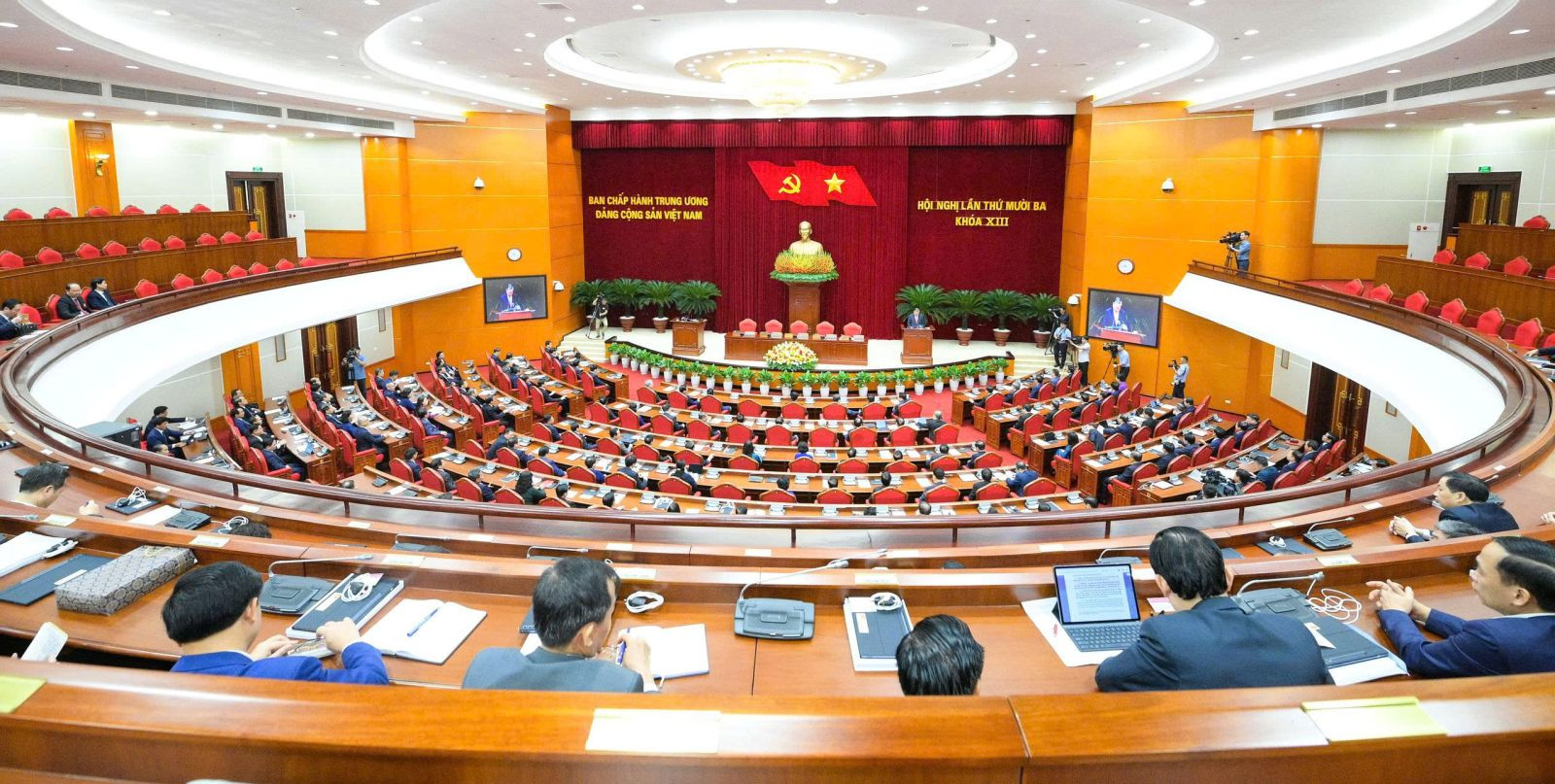 Nghiên cứu không bố trí người địa phương đứng đầu cơ quan kiểm sát, toà án, thuế 