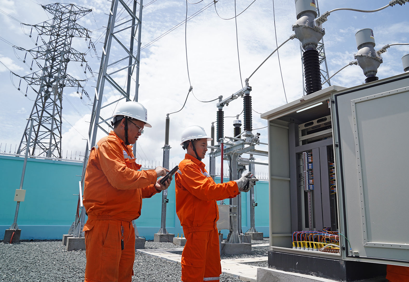 EVNSPC đẩy mạnh ứng dụng các công nghệ mới trong kiểm tra lưới điện
