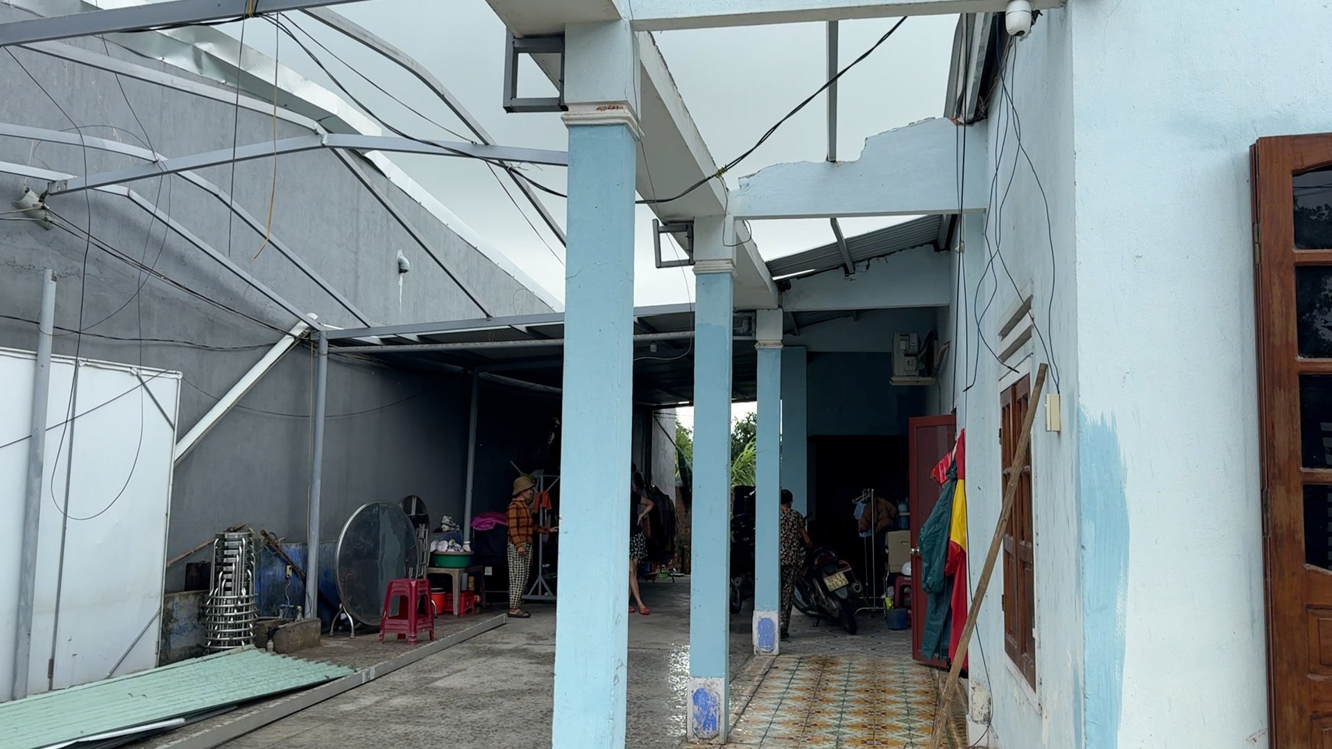 Nhà bà Đỗ Thị Xuân Lanh bị tốc mái, gây thiệt hại nặng nề