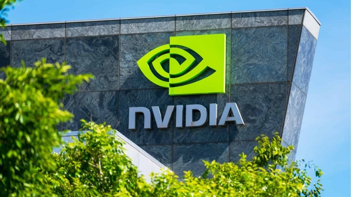 Nvidia xoa dịu nỗi lo bong bóng AI Doanh thu vượt dự báo, GPU cho đám mây bán hết