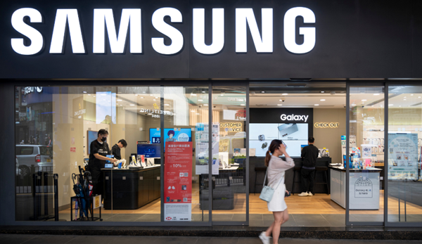 Samsung sắp ra mắt điện thoại gập, màn hình vuông cạnh tranh iPhone Fold 