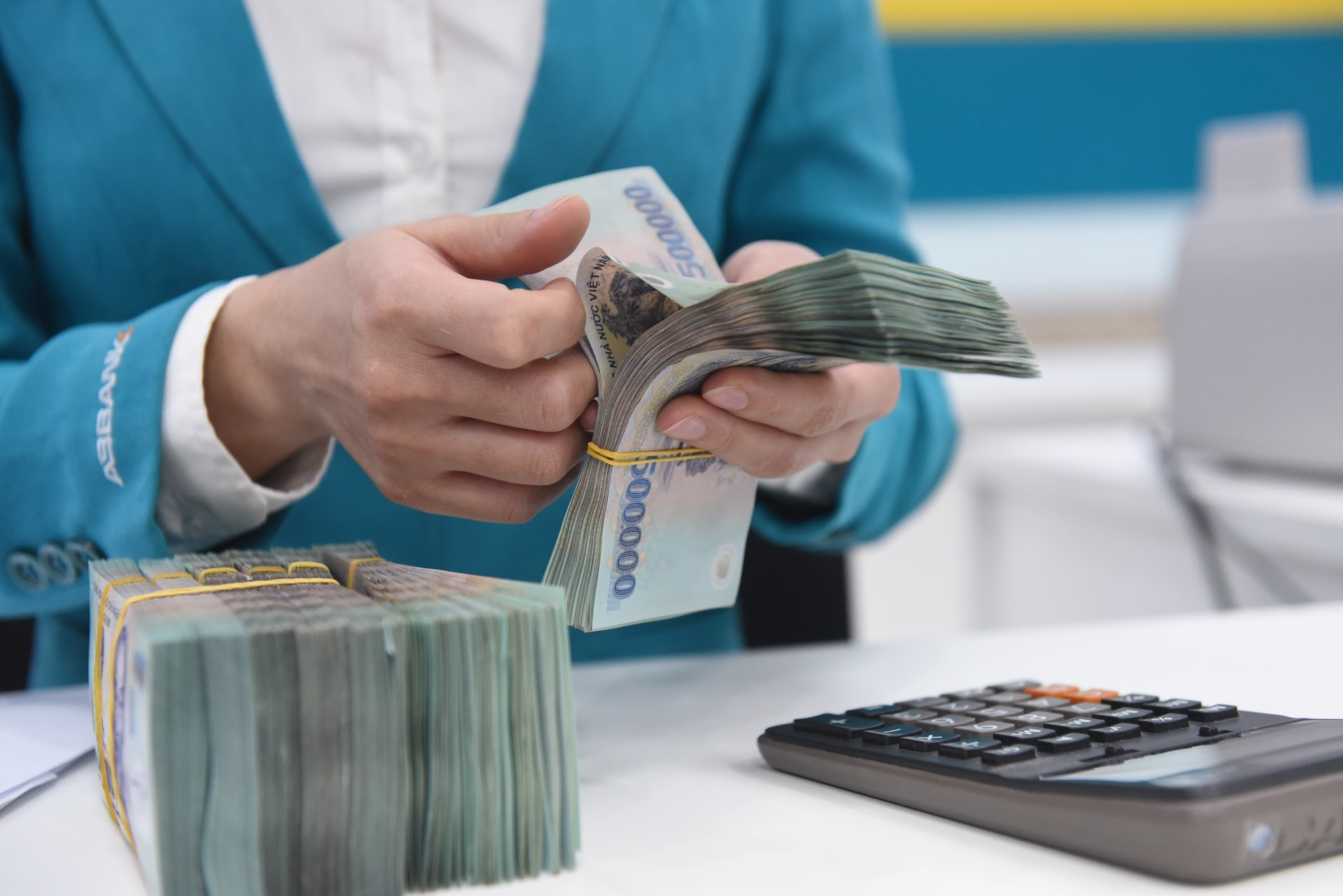 Biểu thuế TNCN: Thuế suất 35% với ngưỡng 100 triệu là rất cao 