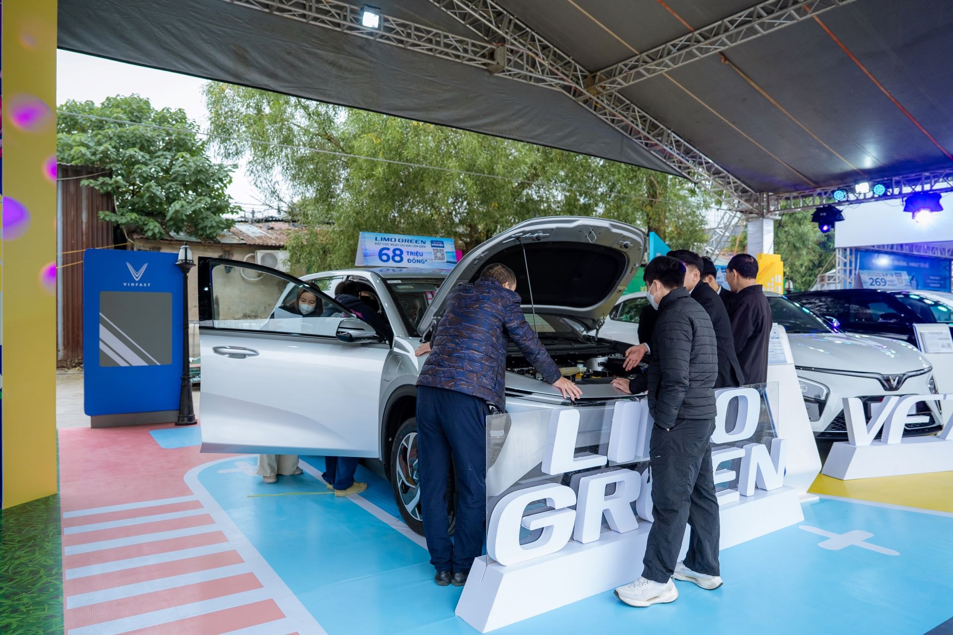 Mẫu MPV Limo Green được chú ý nhờ giá bán cạnh tranh và cấu hình 7 chỗ
