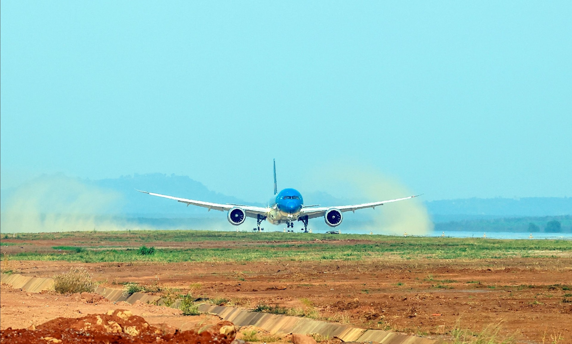 3. Sân bay Long Thành đã chính thức đón tàu bay thương mại đầu tiên hạ cánh do Vietnam Airlines thực hiện