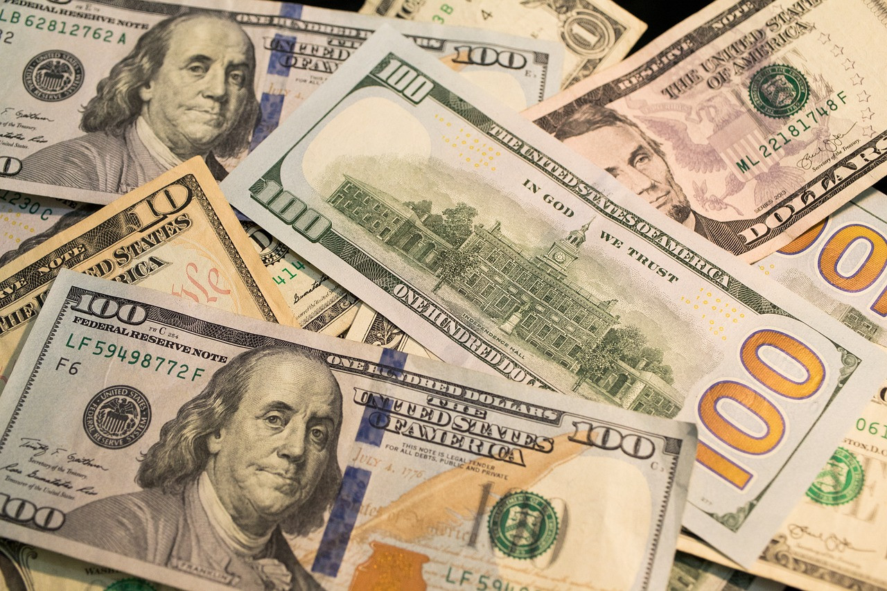 Giá USD liên tục hạ nhiệt có lợi gì cho người tiêu dùng?