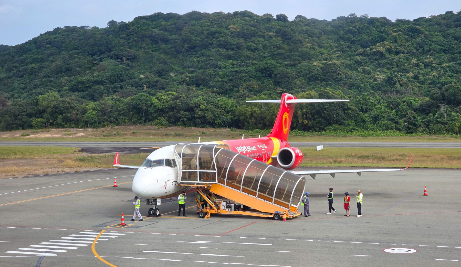 Tàu bay Vietjet tại Côn Đảo