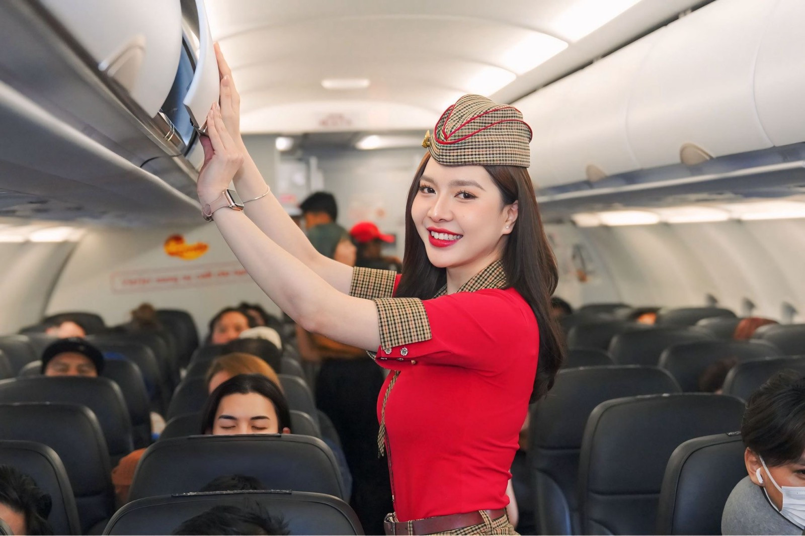 tiep-vien-hang-khong-vietjet.jpg