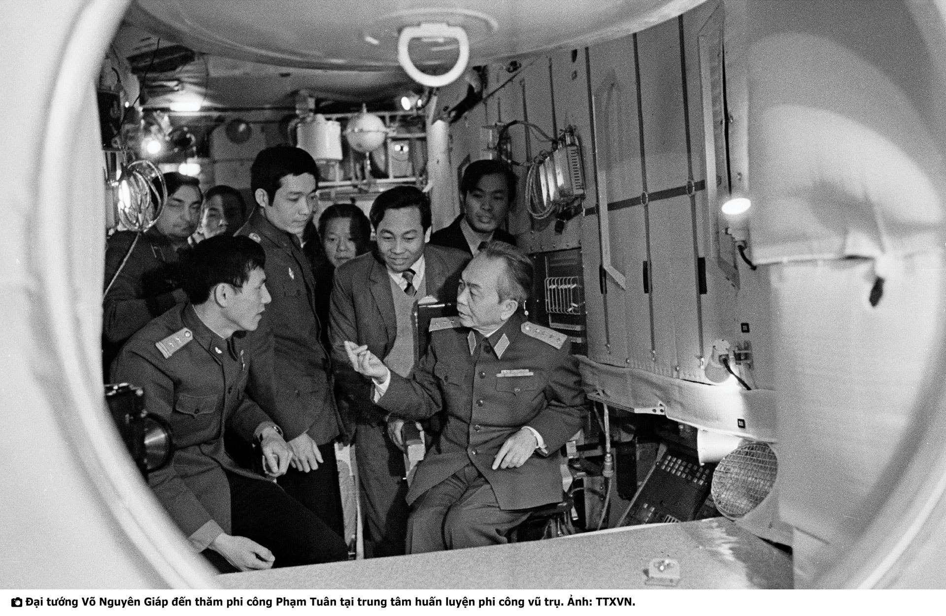 ah-pham-tuan-pc-version4_04.jpg