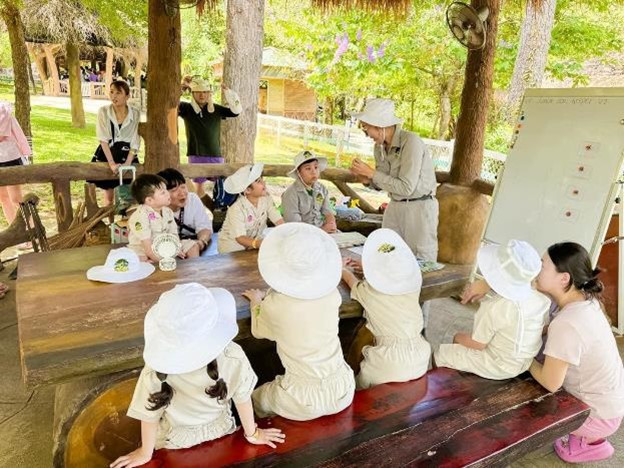 Song song, các lớp học trải nghiệm và chương trình giáo dục môi trường đã khơi dậy tình yêu thiên nhiên và ý thức bảo tồn trong thế hệ trẻ. Ảnh: Vinpearl Safari