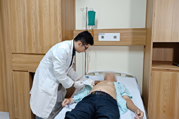 Ung thư vú ở nam giới: Chủ quan “u lạ” vùng ngực, khối u lở loét vì thuốc lá 
