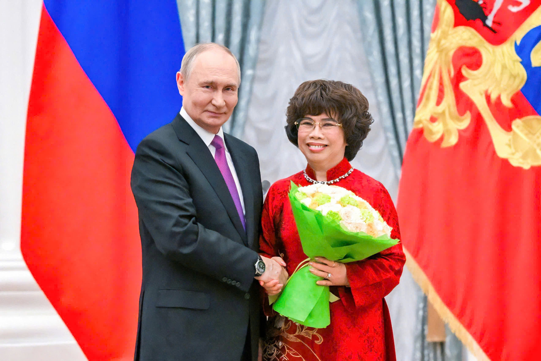 2-TT Putin trao Huan chuong Huu nghi
