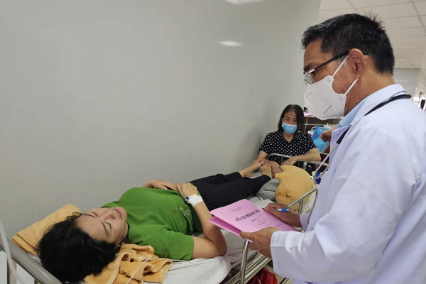 Bánh mì gây ngộ độc tập thể: Ai để cơ sở không đủ điều kiện hoạt động? 