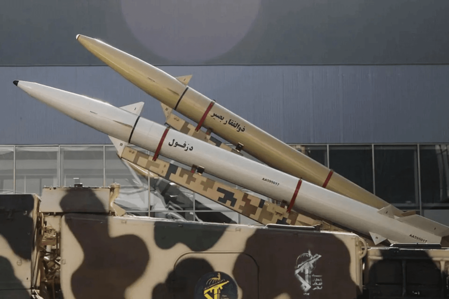 Tin vũ khí hôm nay 30.12: Iran bị nghi phát triển đầu đạn phi truyền thống cho tên lửa đạn đạo 