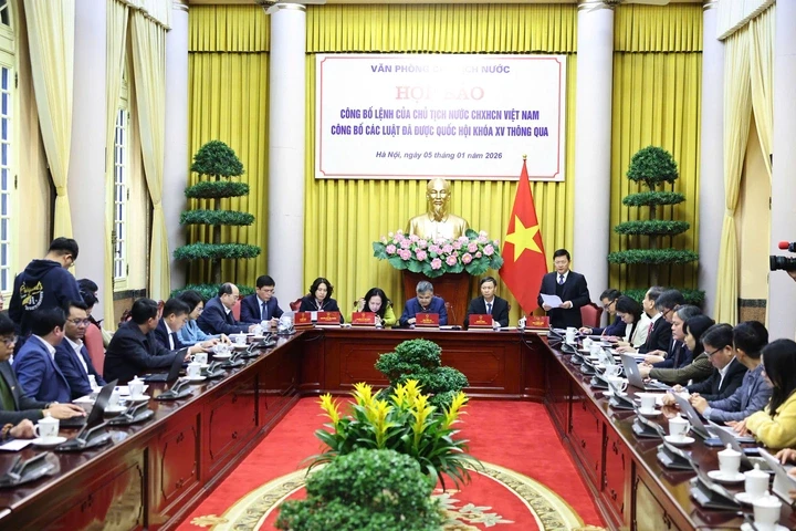 công bố