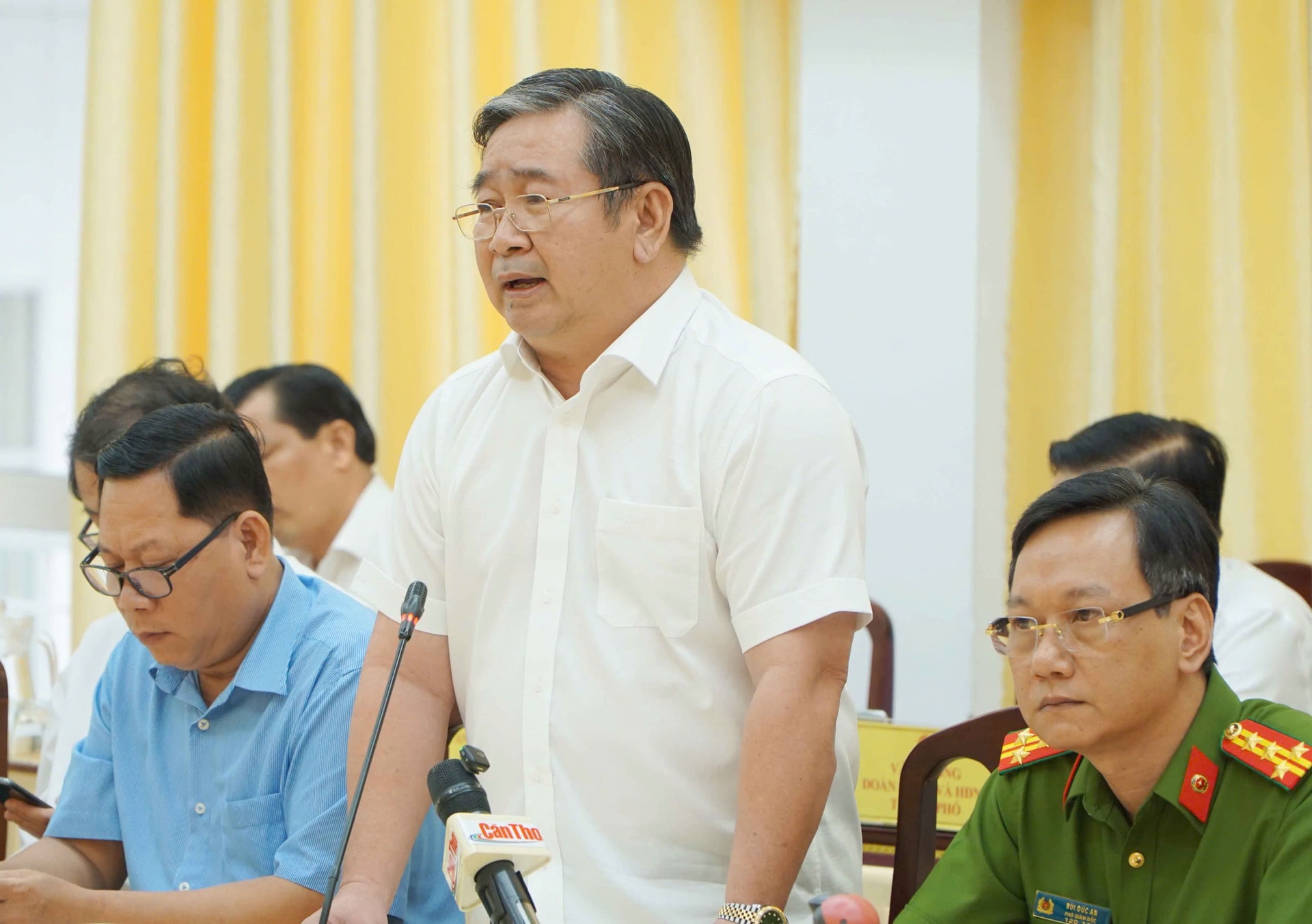 họp 1