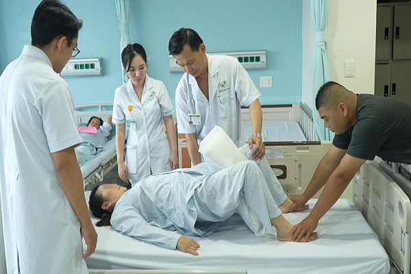 cong-nghe-3d-giup-nguoi-phu-nu-thoat-khoai-50-nam-dau-donvi-di-tat-khop-hang-hinh-anh.png