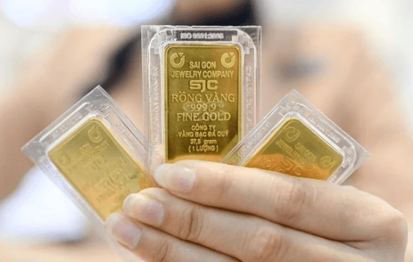 Giá vàng hôm nay 13.1: 'Phát sốt' 162 triệu đồng/lượng, bán chốt lời hay gom hàng chờ 200 triệu? 