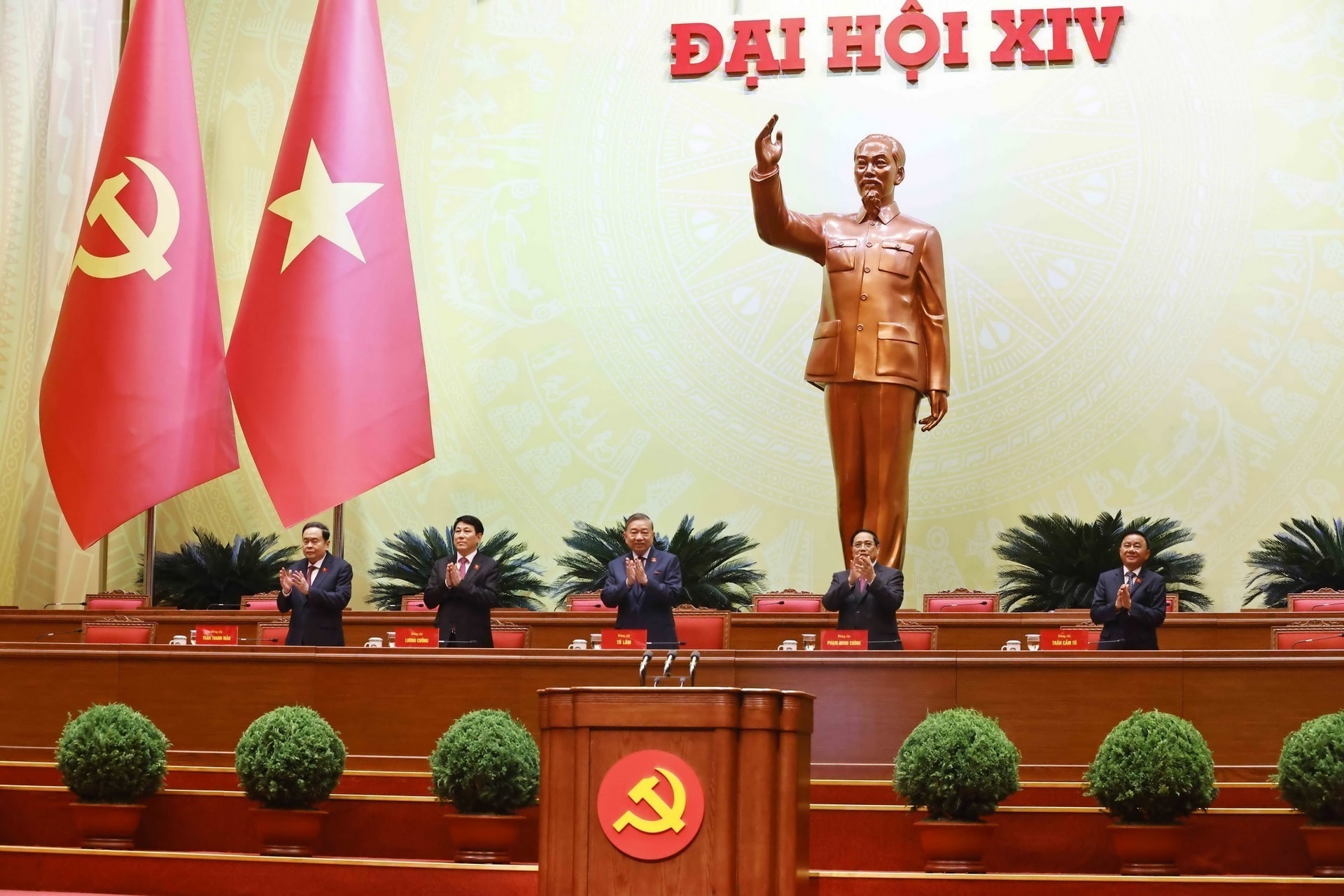 lanh-dao-chu-tri-phien-tru-bi.jpg
