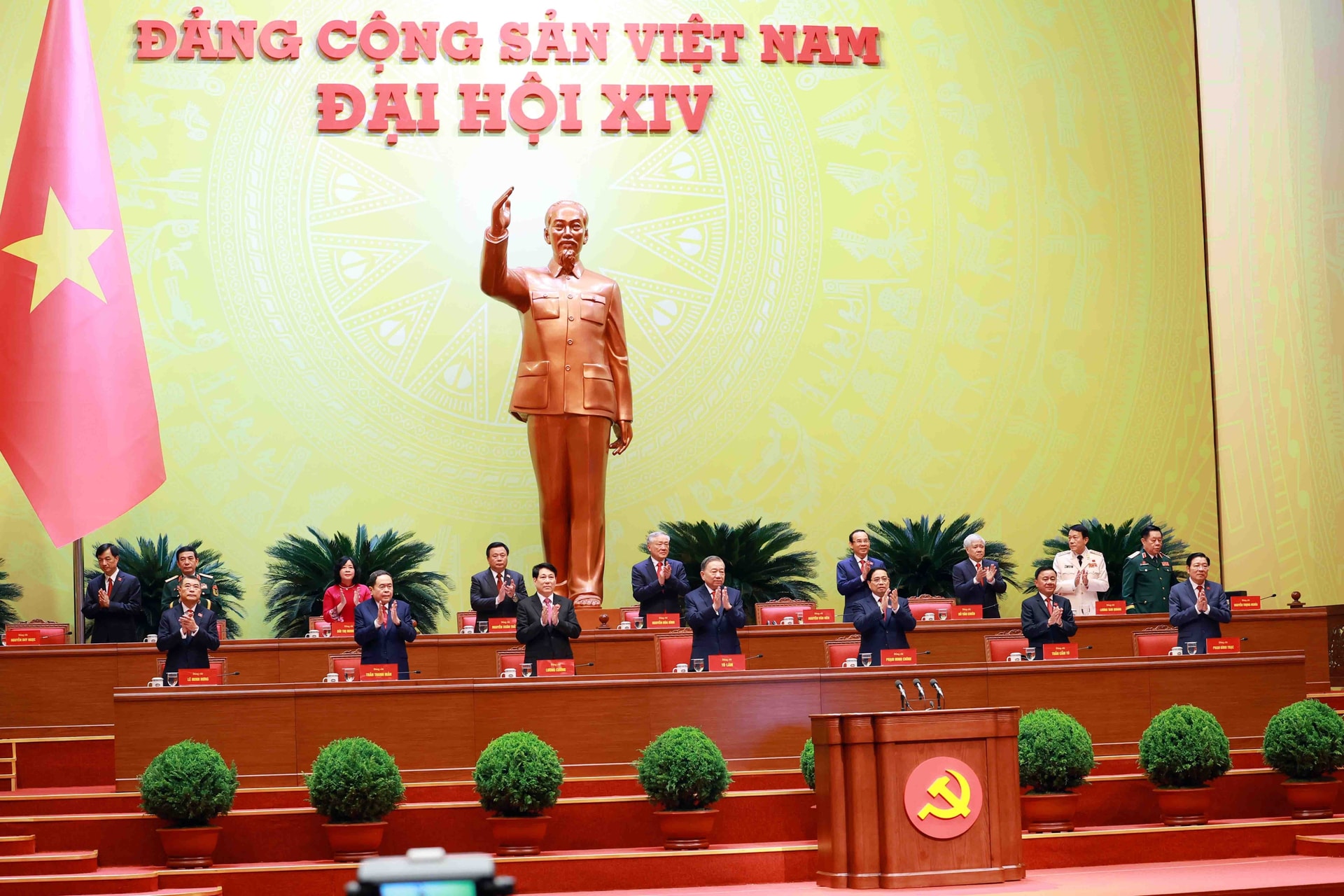 Đoàn Chủ tịch điều hành Đại hội - Ảnh: TTXVN