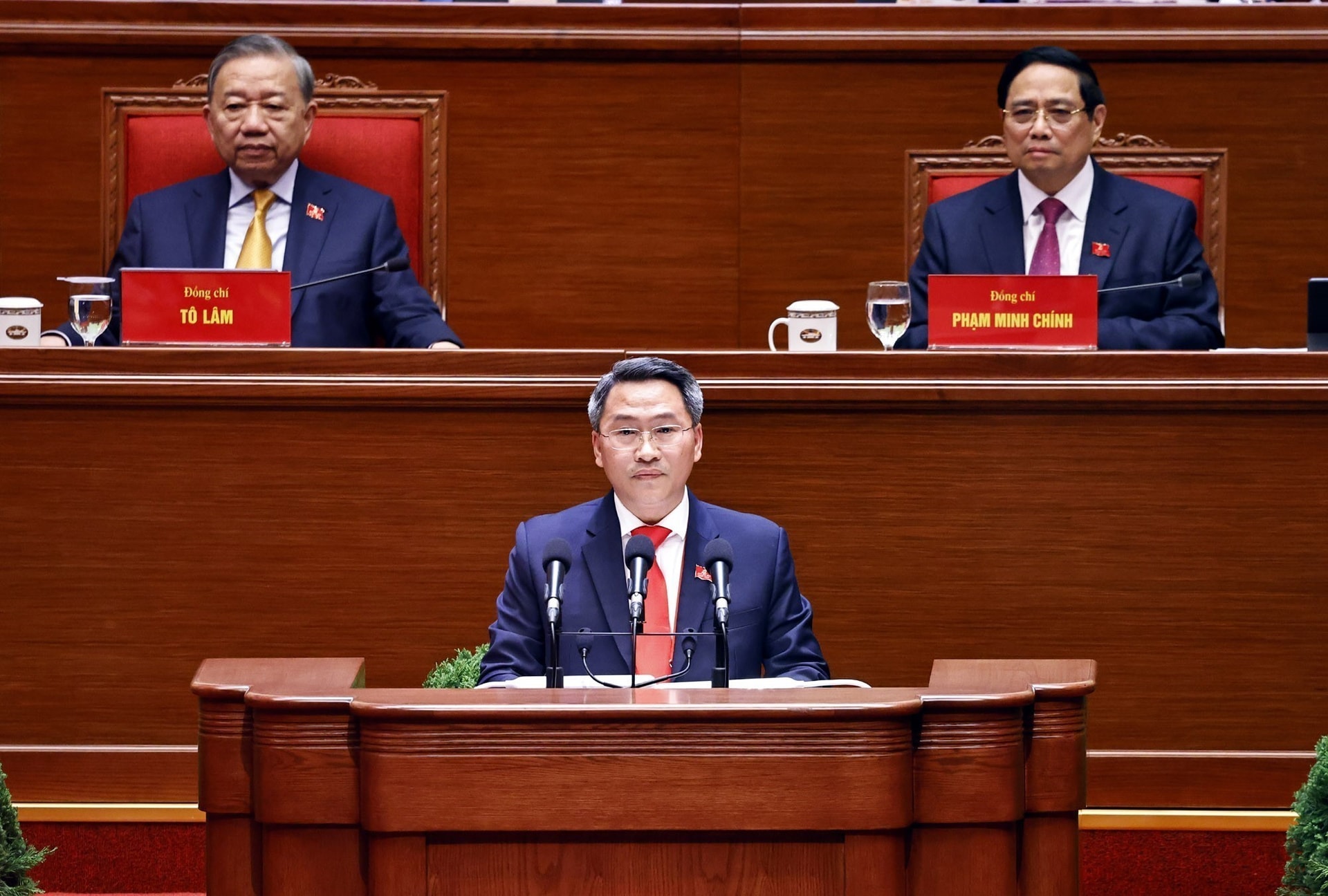 Kiên định, vận dụng và phát triển sáng tạo chủ nghĩa Mác - Lênin, tư tưởng Hồ Chí Minh và lý luận về đường lối Đổi mới của Đảng trong kỷ nguyên vươn mình của dân tộc 