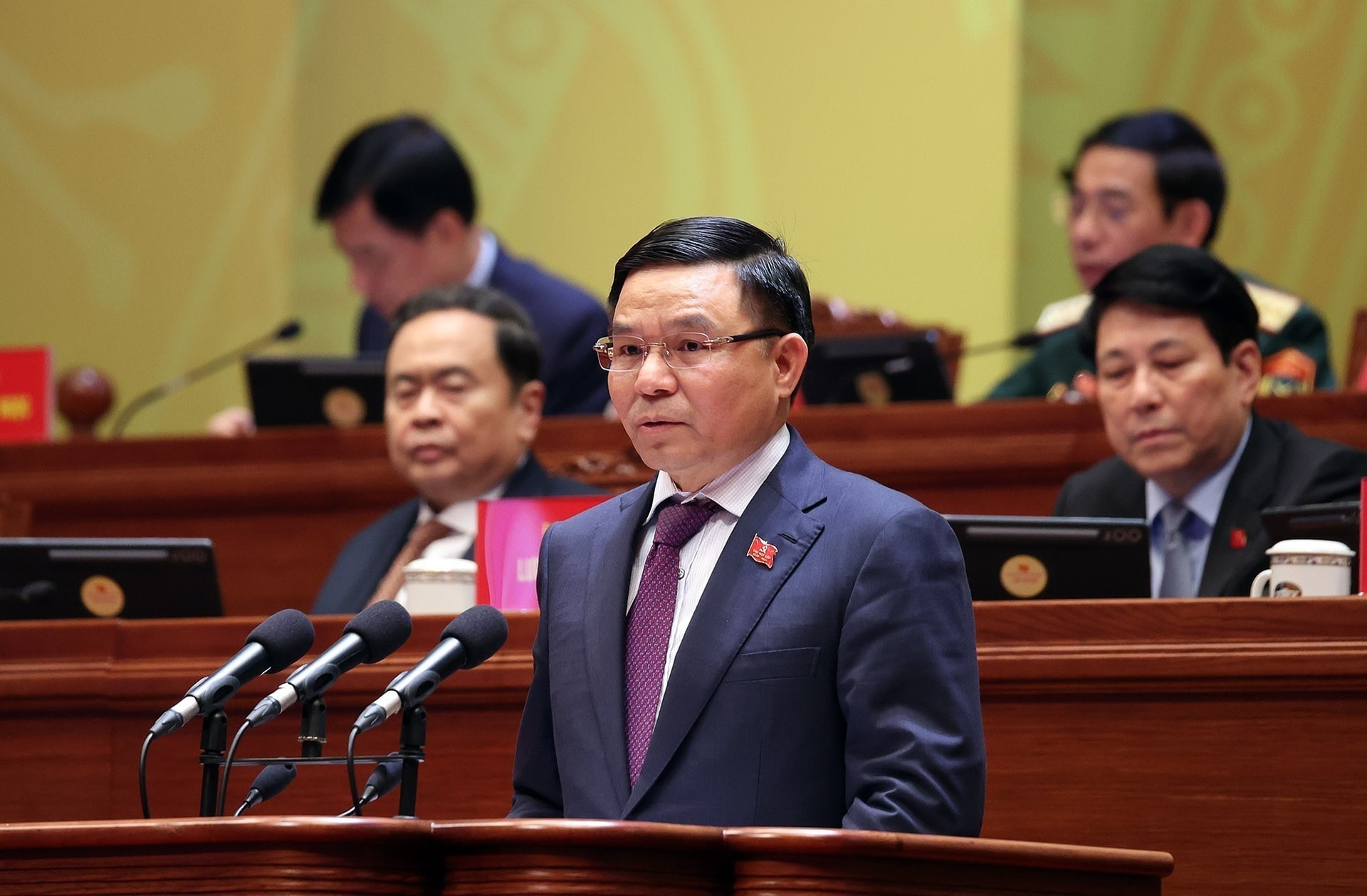 dong-chi-le-manh-hung.jpg