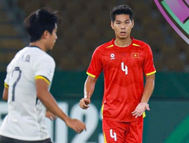 Hiểu Minh trụ cột rất quan trọng trong hệ thống phòng ngự của U23 Việt Nam phải rời sân vì chấn thương