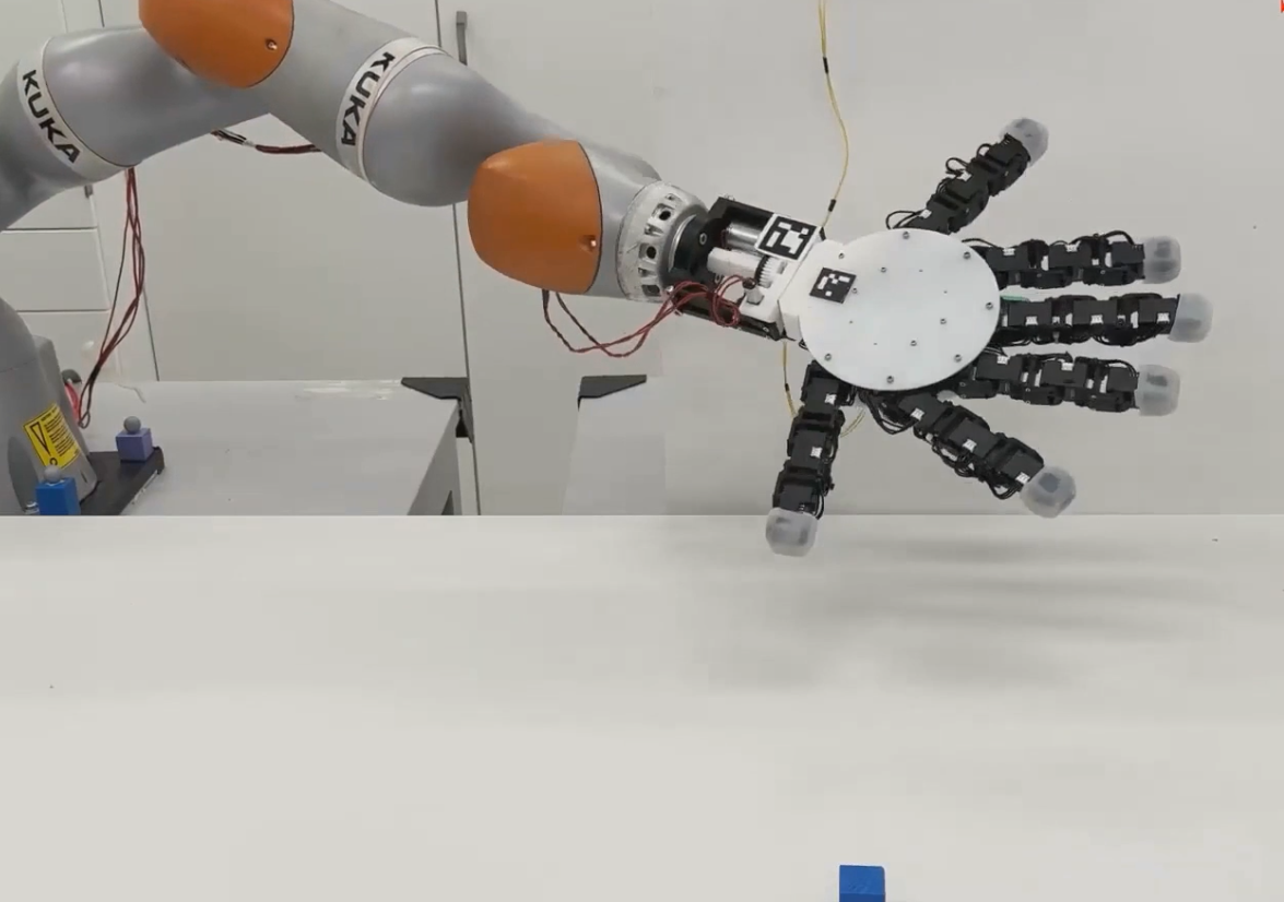Robot hình người có thể tháo rời tay, 'bò' như sinh vật sống 