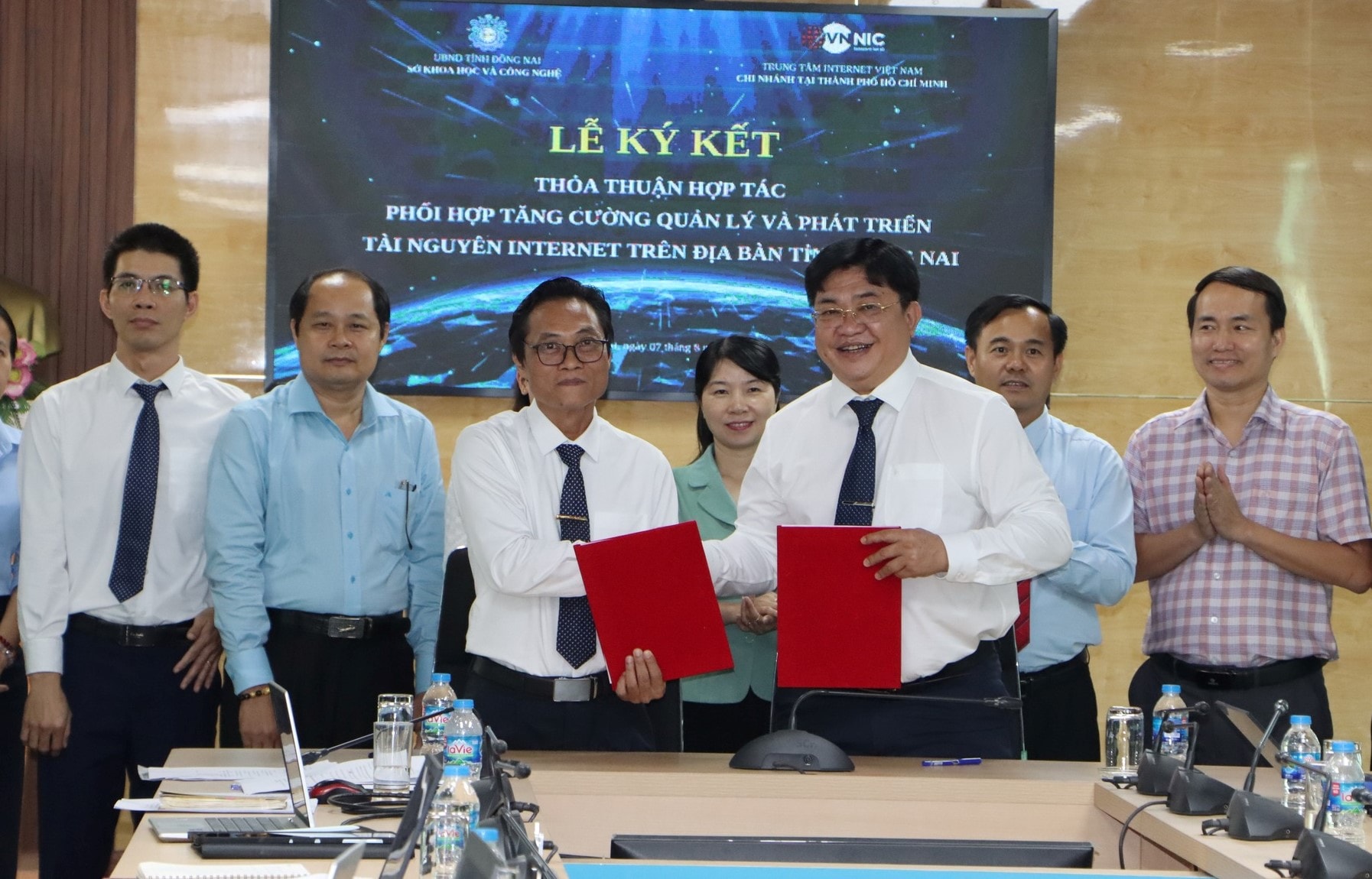 Lãnh đạo Sở KH- CN tỉnh Đồng Nai ký kết hợp tác thoả thuận quản lý tài nguyên internet trên địa bàn tỉnh Đồng Nai