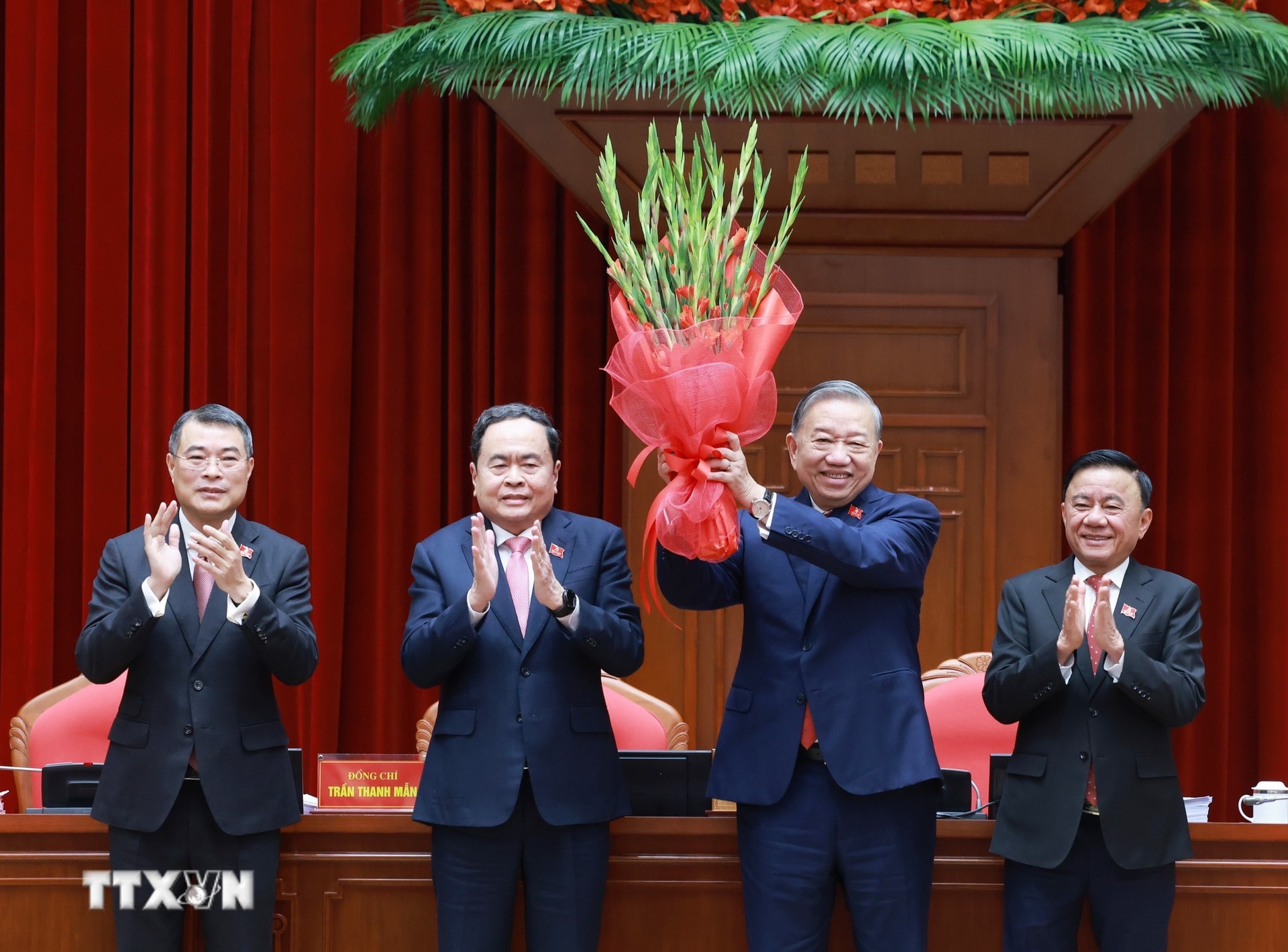Ban Chấp hành TW Đảng khoá XIV thống nhất tuyệt đối bầu đồng chí Tô Lâm tiếp tục giữ chức Tổng Bí thư
