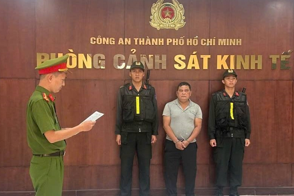 thuy-tinh-long-trong-oc-vi-sao-hoa-chat-cong-nghiep-khong-bipha-huy-khi-nau-hinh-anh.png