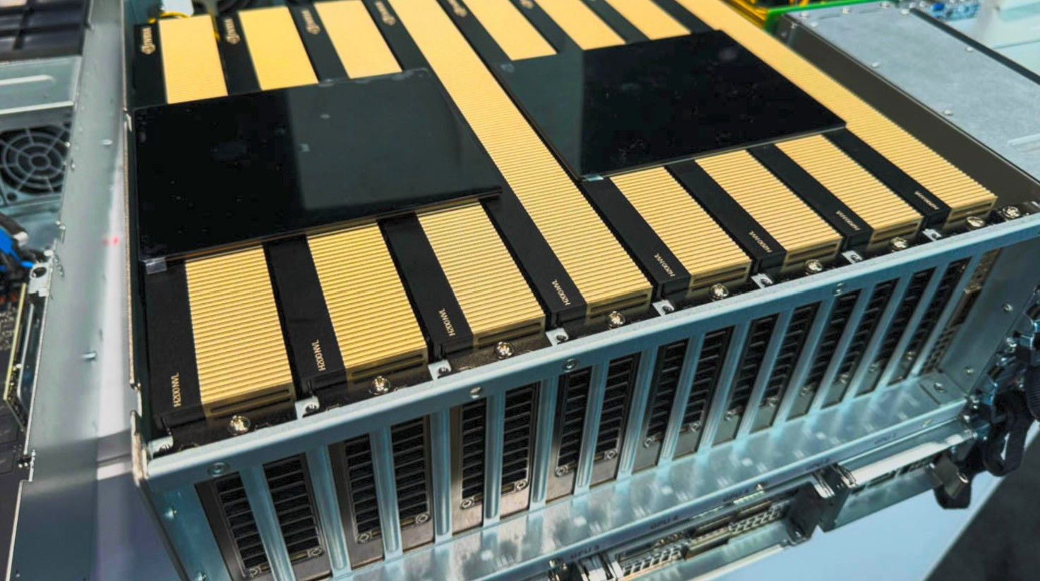 Trung Quốc phê duyệt vài trăm nghìn chip Nvidia H200 cho 3 gã khổng lồ công nghệ 