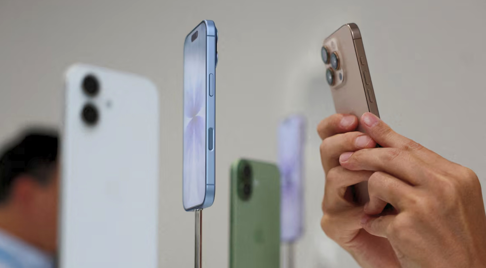Apple lập kỷ lục quý với iPhone, dự báo doanh thu vượt xa kỳ vọng của Phố Wall