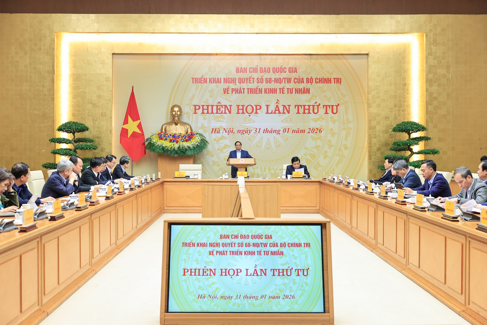 Anh 1 Phien hop thu 4 BCD NQ 68