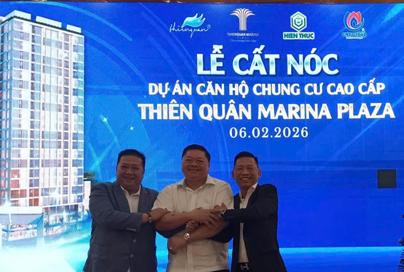 Những anh em gắn bó để làm nên công trình thế kỷ - Ảnh: Văn KimKhanh