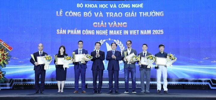 trao-giai-vang-make-in-vietnam.webp