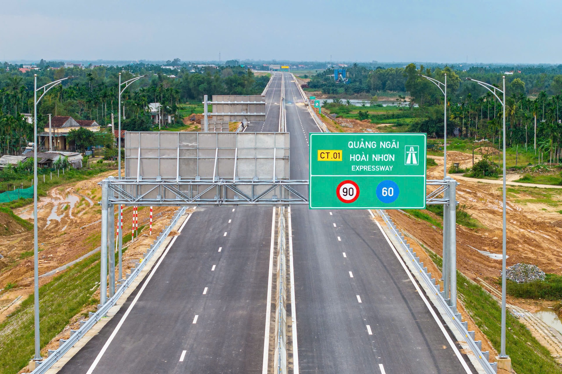 Cao tốc Quảng Ngãi - Hoài Nhơn tạm dừng thông xe do các hạng mục chưa hoàn thiện