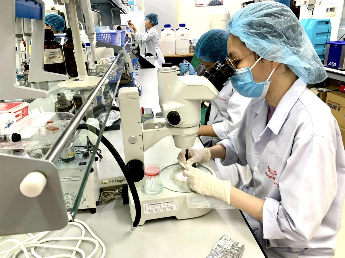 Hoạt động nghiên cứu tại phòng thí nghiệm công nghệ sinh học nền tảng quan trọng nâng cao chất lượng công bố quốc tế và năng lực khoa học quốc gia.