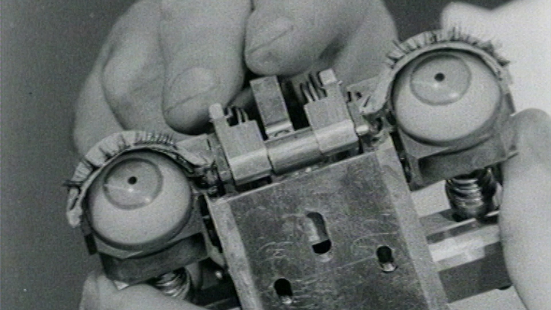 6qnynar3wghost_in_the_machine-still_1.jpg