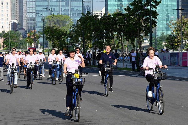tphcm-bung-no-le-hoi-viet-nhat-2026-lien-minh-hoa-anh-dao-hoa-sen-hinh-anh.png