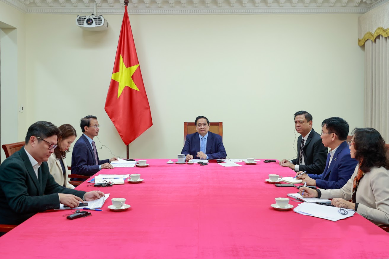 Thủ tướng Chính phủ bày tỏ quan ngại sâu sắc trước diễn biến của cuộc xung đột hiện nay ở Trung Đông và chia sẻ với những khó khăn của người dân Kuwait - Ảnh: VGP