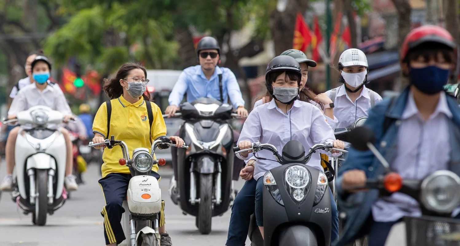 TP.HCM ‘siết’ ATGT học đường, học sinh đi xe máy điện phải đúng tuổi 1 truong-hop-hoc-sinh-di-xe-may-dien-co-nguy-co-tai-nan-giao-thong-cao-copy-1735343620211-1735343621013305187506.webp