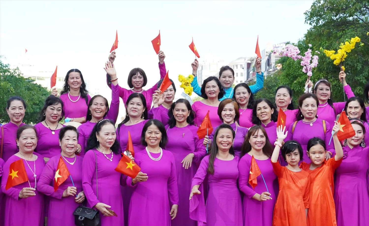 Áo dài và áp lực 'phải đẹp' hình thể của phụ nữ Việt 