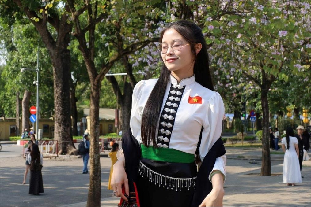 Sắc hoa Ban tháng Ba nhuộm phố Hà Nội 