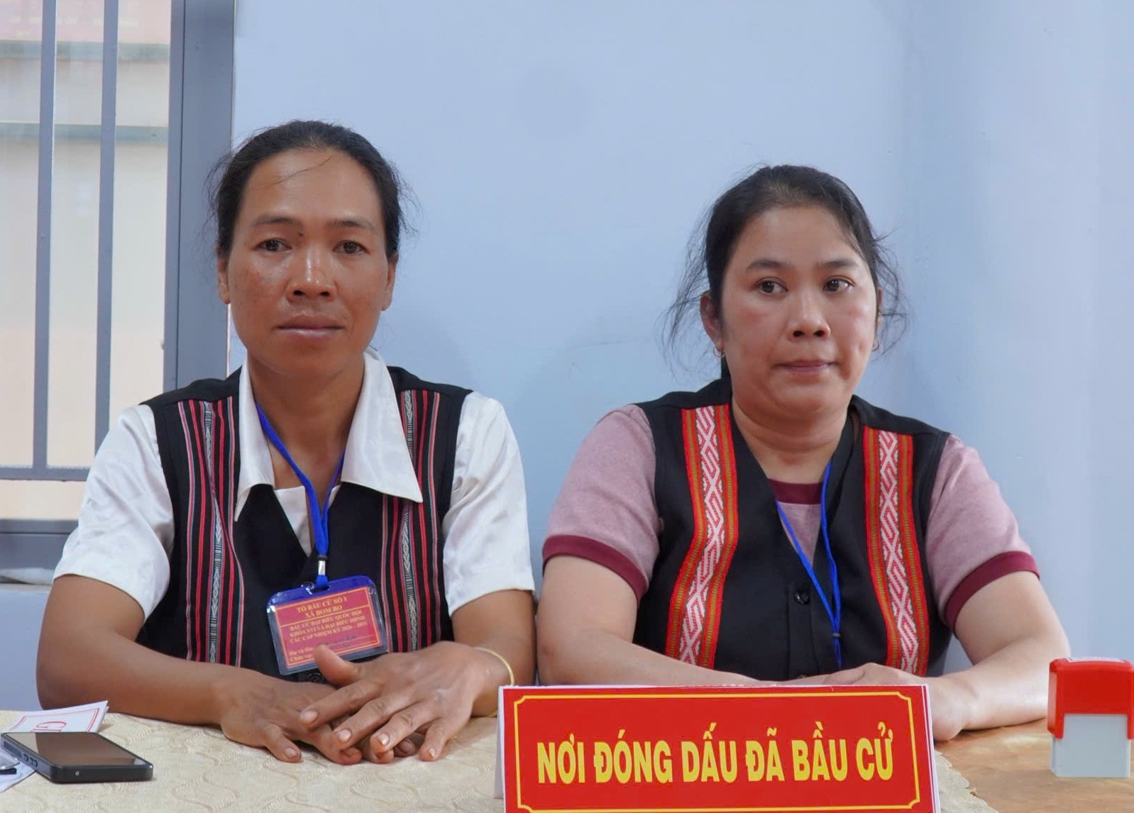 Bà con người đồng bào S'tiêng sóc Bom Bo tham gia công tác bầu cử và họ kỳ vọng trong dịp này các đại biểu trúng cử sẽ phát huy năng lực, phẩm chất đạo đức để góp phần xây dựng, phát triển quê hương Bom Bo ngày c