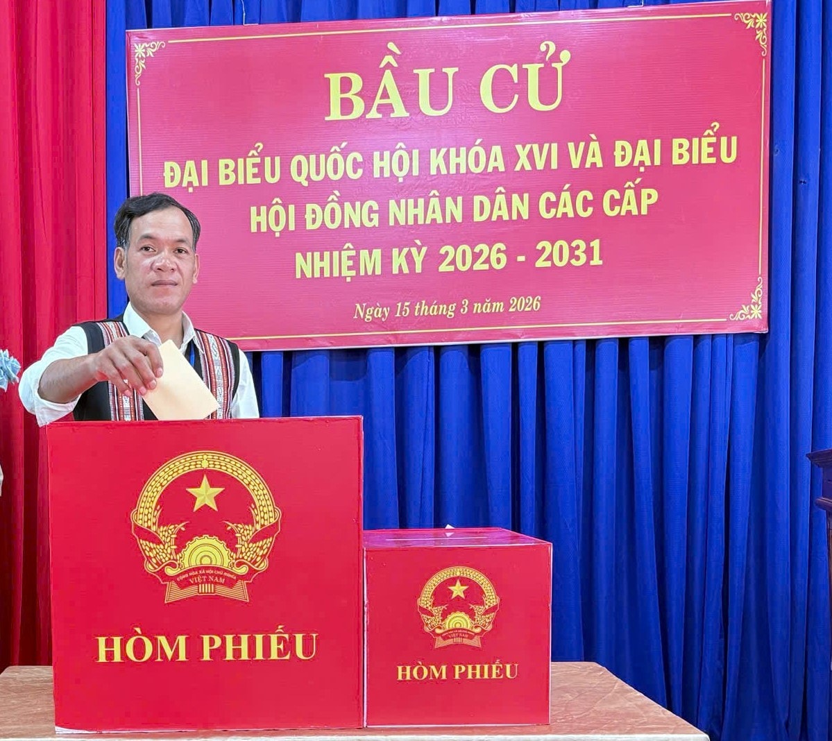 Người đồng bào S'tiêng ở xã Bom Bo đi gửi niềm tin vào lá phiếu để chọn đại biểu có đức, có tài. Bà con đồng bào kỳ vọng sẽ lựchọn được những đại biểu ưu tú đại diện cho tiếng nói, nguyện vọng của mình vào các cơ quan dân cử