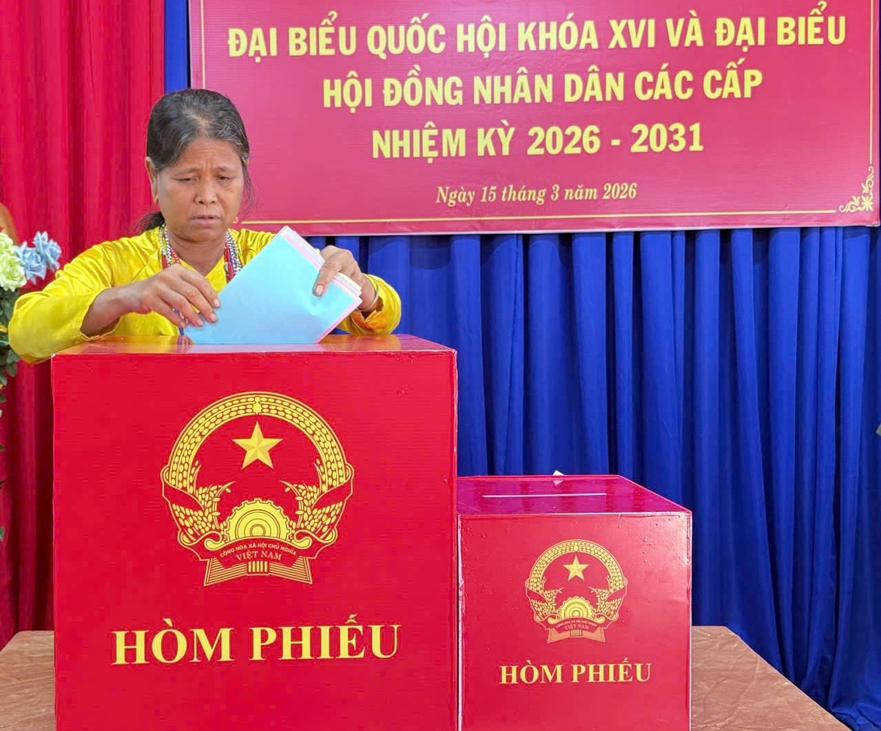 Người đồng bào S'tiêng đi bầu cử, gửi niềm tin vào lá phiếu để chọn đại biểu có đức, có tài