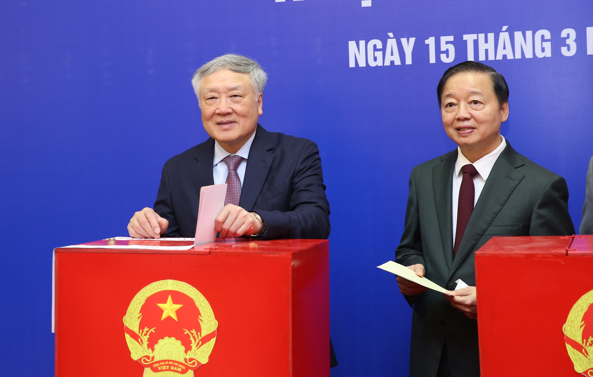 Các đồng chí lãnh đạo Đảng, Nhà nước hòa cùng 'Ngày hội non sông'- Ảnh 6.
