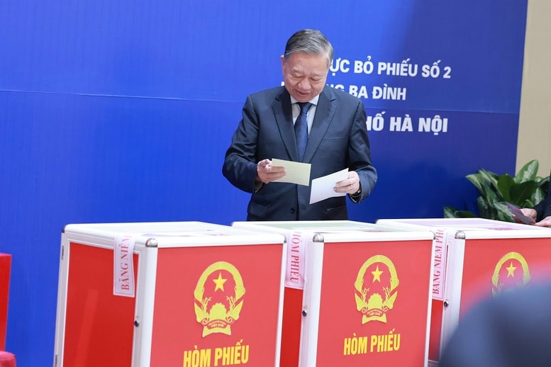 Tổng Bí thư Tô Lâm bỏ phiếu bầu cử đại biểu Quốc hội, HĐND các cấp tại phường Ba Đình, Hà Nội- Ảnh 5.